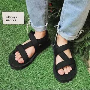 [하프클럽/]남녀 공용 여름 데일리 크로스 스트랩 버클 샌들 끈 조절 슬리퍼