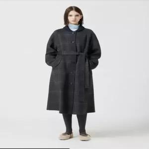 정가859,000원 네크 니트 블록 벨티드 체크 롱 코트