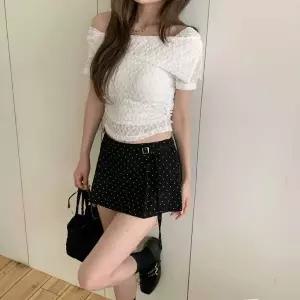 여자 여름코디 플라워 레이스 오프숄더 슬림핏 크롭 반팔 티셔츠