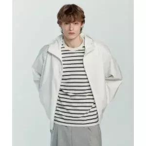 OIOI COLLECTION 유광 코팅 바람막이 [IVORY]