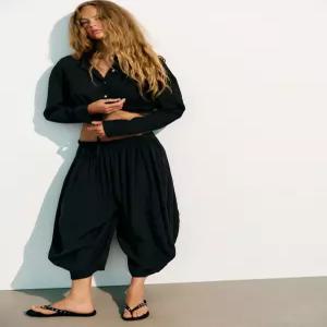 자라 ZARA 볼륨 루즈 팬츠 - 블랙 3152/458/800 21C730 62U703