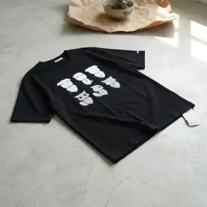 스파오 가나디 반팔 티셔츠 GRAPHIC BLACK SPRLG25U09