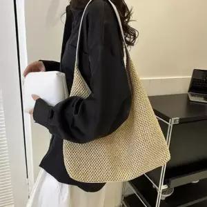 타일리쉬 라탄 콤비 숄더백 파우치포함 여행가방 밀짚토트백 라탄가방 여름가방 라탄백