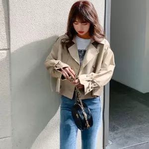숏트렌치자켓 베이지 가을 숏기장 트렌치 자켓 크롭 더블 단추 날씬
