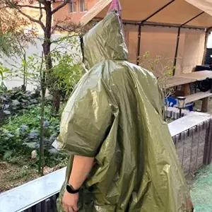 휴대용 비상용 은박담요 우비 카키 판초우의 등산용우비 아웃도어우비-WFMOGRH