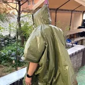 휴대용 비상용 은박담요 우비 카키 판초우의 등산용우비 아웃도...