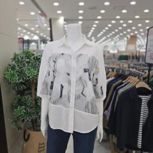 카라 브이넥 프린팅 블라우스 V3F2BL36GN 684426