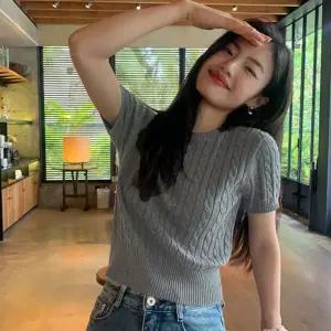 베르 여성 반팔니트 꽈배기 슬림핏 기본 티셔츠니트 니트팔 여자 여자팔 크롭 팔크롭 브이넥팔