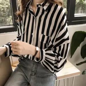 시어러 루즈핏 세로 스트라이프 블라우스 SH-500318데일리셔츠 여자코디 셔츠룩 줄무늬 남방 오버 여성