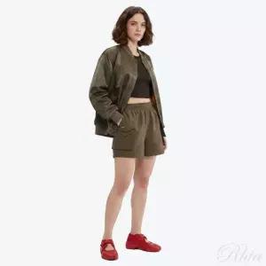나이키 여성 에센셜 우븐 하이웨이스트 5인치 카고 쇼츠 HM6983 004