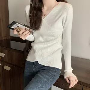 여성 브이넥 랩골지 긴팔티 슬림 데일리룩 셔츠 패션 캐주얼 아이템 트렌디 일상 상의 가을 봄니트 심플