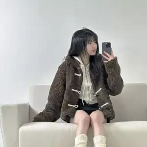 [하프클럽/셀럽하우스]오버핏 양털 뽀글이 누빔 숏 크롭 떡볶이코트