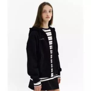 OIOI COLLECTION 베이직 로고 오버핏 후드집업 [BLACK]
