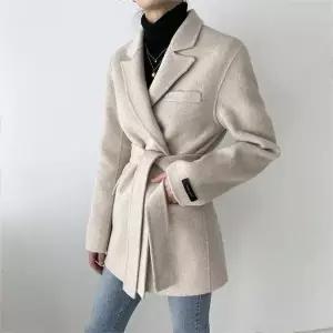 허리 모던 카라 따뜻한 벨트 핸드메이드 하프 코트 (6321872A)