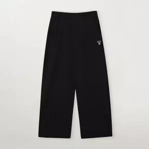 SATUR 로렌 스몰 로고 라이트 웨이트 스웨트팬츠 블랙 SA261WTP01BLK0