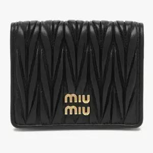 미우미우 MUST IT_ 26SS 마테라쎄 나파가죽 반지갑 블랙 5MV204 AFPP F0002