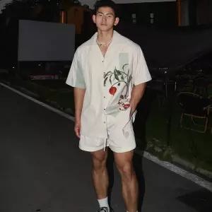 남자 여름 미니멀 개성 디자인 꽃 자수 캐주얼 반팔 셔츠 상의Y167