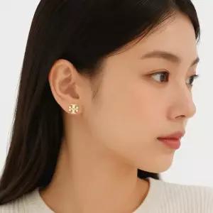 토리버치 KIRA STUD EARRING 11165504-720 17843-720) 키라 로고 스터드 이어링)