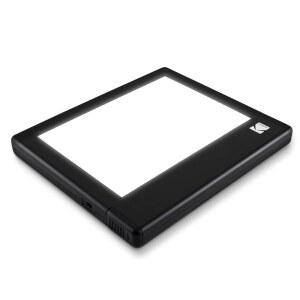 KODAK LED 라이트 박스 - 7인치 x 5인치 드로잉 보드에서 트레이싱을 위한 넓은 표면 슬라이드 보기에 98% 색 정확도 휴대용 및 듀얼 USB / AAA 전원 눈부심 없음