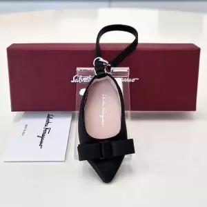 [대구백화점] [페라가모(Ferragamo)]페라가모 23SS 바라 보우 슈즈(백참 키링 블랙 22 0386)