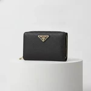 [프라다(PRADA)(YOOX)]PRADA 26SS 사피아노 가죽 반지갑 1ML050 QHH F0002 1026755