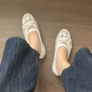 플라워 레이스 리본 스트랩 라운드토 메리제인화 플랫슈즈 SS시즌...