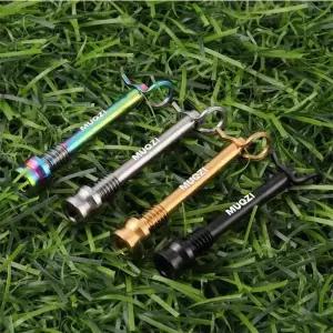 1 세트 티타늄 디스크 브레이크 패드 볼트 M4x26mm 스프링 클립 고정 핀 포함 경량 자전거 나사