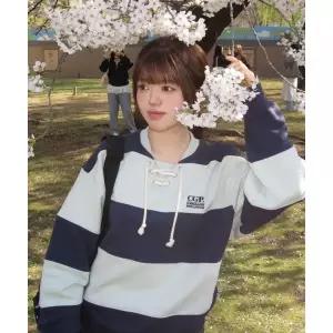 코드그라피 스몰 스퀘어 로고 레이스업 럭비 맨투맨-민트 530386