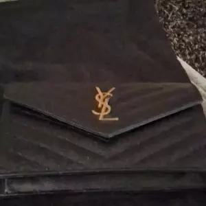 미국 생떽쥐엘 여성용 검은색 엔벨로프 지갑 YSL 로고 포인트 206324795542
