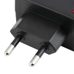 220V AC를 12V DC로 변환하는 차량용 시거잭 전원 어댑터 (EU 플러그)