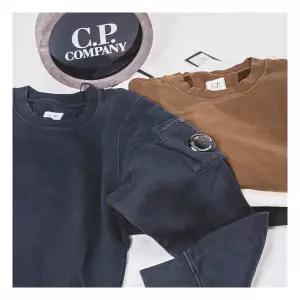 CP컴퍼니 SWEATSHIRT 15CMSS008A006372G