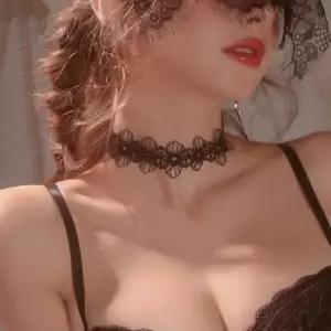 깃털목걸이 여성 블랙 시크 플라워패턴 레이스 초커 패션목걸이
