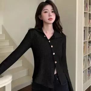 [하프클럽/셀럽하우스]칼라 카라 버튼 라인 트임 골지 니트 슬림핏 니트티 여성