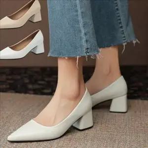 베이직 여성 통굽 구두 뾰족코 여자 면접 구두 하객 데일리