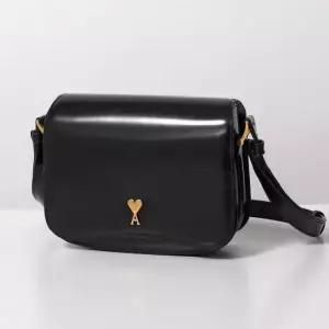 아미 AMI 25FW 글레이즈드 가죽 파리 백 ULL717 AL0139 001)