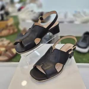 허시파피 07 여성 2CM 경량 쿠셔닝 데일리 샌들 3F26024 491932352522175