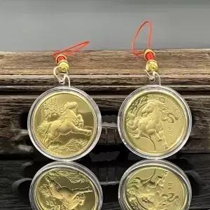 1PC 작은 선물 금속 공예 기념품 2026 조디악 말 금색 기념 동전 장식 열쇠고리 해