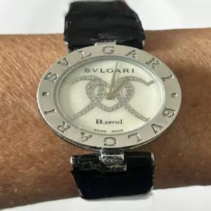 미국 여성용 중고 시계 “BVLGARI” 스위스 쿼츠 무브먼트 초침이 느리게 움직임 부품용으로 판매됨 298364