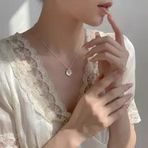 데일리 실버코인 목걸이 팬던트 목걸이 조개 진주빛 자개무드 얇은체인 레이어드 목걸이