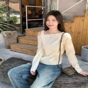 [하프클럽/셀럽하우스]플라워 스트랩 오프 숄더 니트 E77