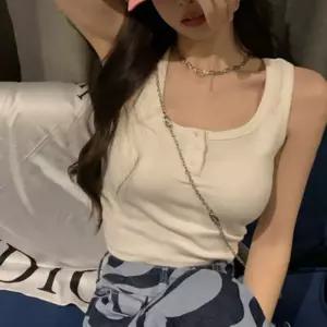 여성 라운드넥 버튼 크롭기장 트렌디 골지 슬리브리스 이너나시 연말패션 스포츠탑 끈나시