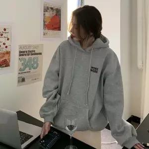 [하프클럽/셀럽하우스]여자 워크 빅 레터링 기모 오버핏 후드 티셔츠 URK-1004417