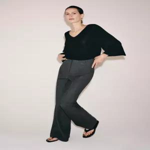 ZARA 루즈핏 브이넥 니트 스웨터 - 블랙 3471/006/800