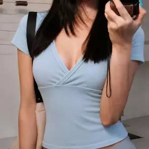 [라일리여성의류] Rly 여성 크롭 슬림 브이넥 반팔 랩티셔츠 여름 데일