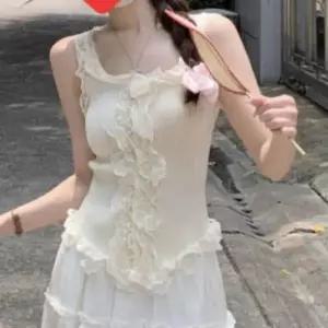 은은한 레이스 여성 브이넥 프릴 민소매 나시 티셔츠 여름이너