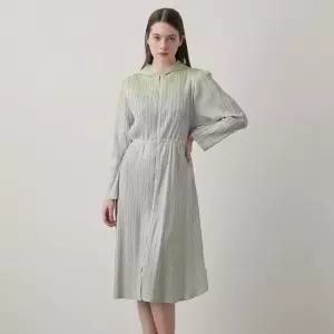 [요이츠](택가 256,000원)모던 컬러 배색 후드 집업 플리츠 코트_YK03WNPCT01