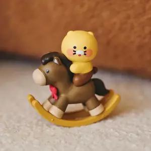 카카오프렌즈 럭키포니데이 흔들말 피규어 춘식이