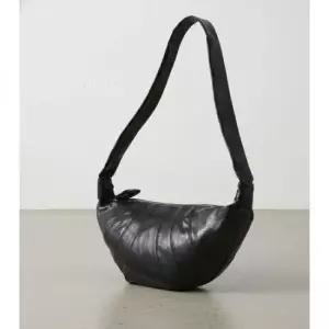 르메르 MUST IT_ 26SS MEDIUM CROISSANT BAG BG0001 LF1329 477) 미디움 크루아상 백)