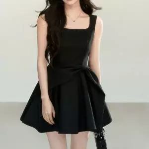 [디에이치(하프클럽)]블랑 화이트 앤 블랙 허리 리본 원피스_P428696626