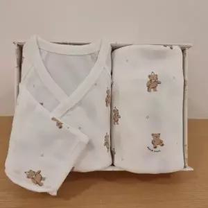 [밍크뮤](본점)[26년 FW 산선물] WH)쁘띠베베배내가운&속싸보세트 (36A70-001-01*36A70-005-03)